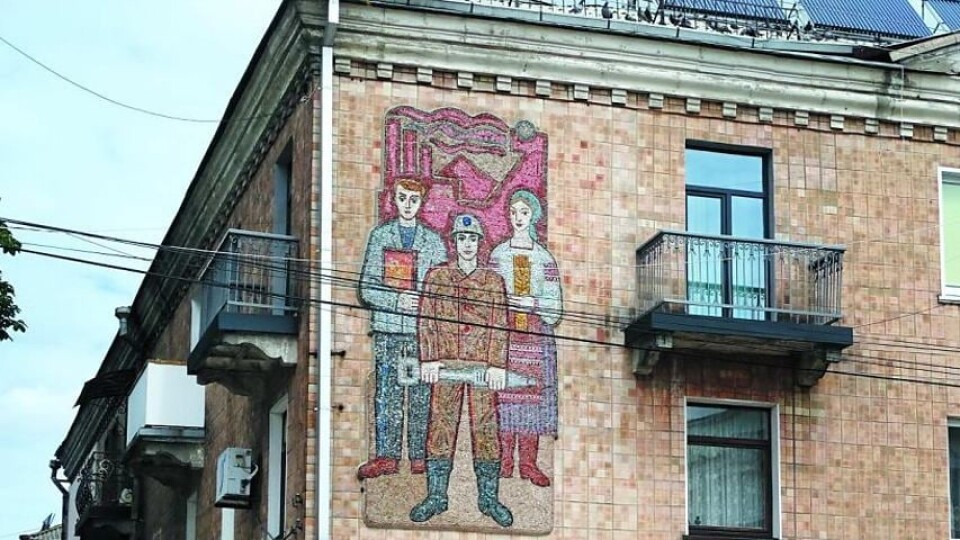 Декомунізація у Нововолинську: чи потрібні радянські панно у центрі міста