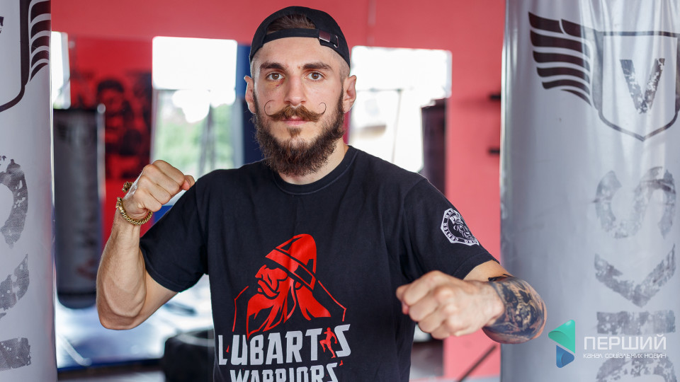 «Навіть досвідчені спортсмени, заходячи у клітку, відчувають страх», - боєць ММА Артур Столярук