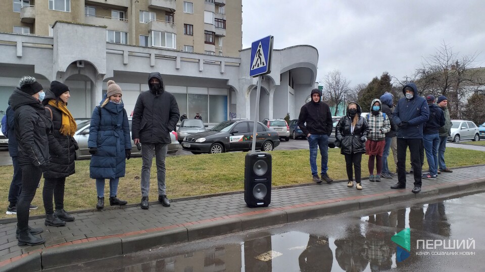 «Геть аваковірус»: у Луцьку вийшли на акцію проти міністра внутрішніх справ