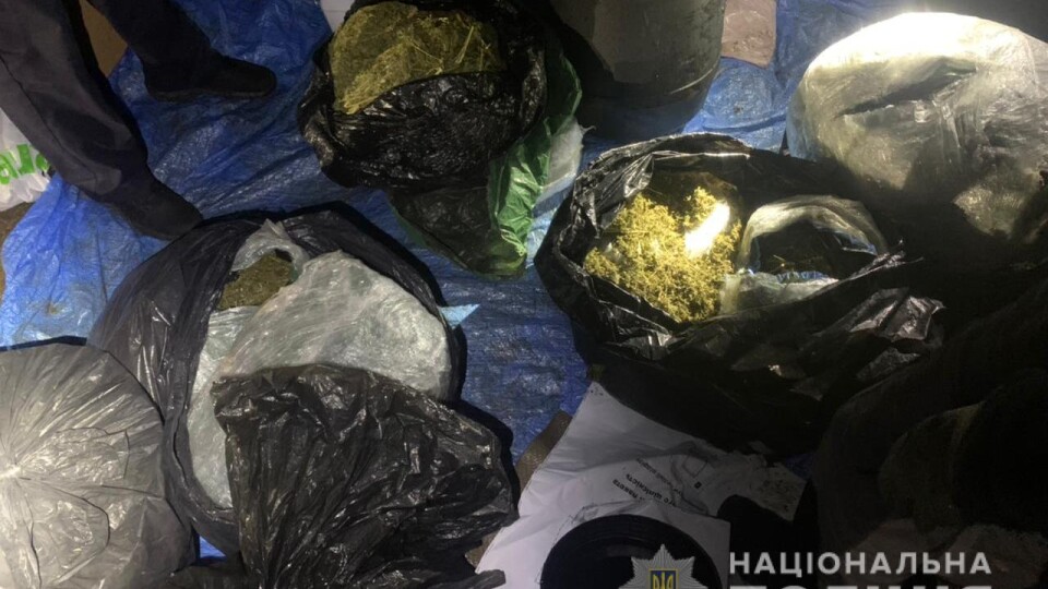 Провели обшуки. У 22-річного лучанина виявили 10 кілограмів наркотиків