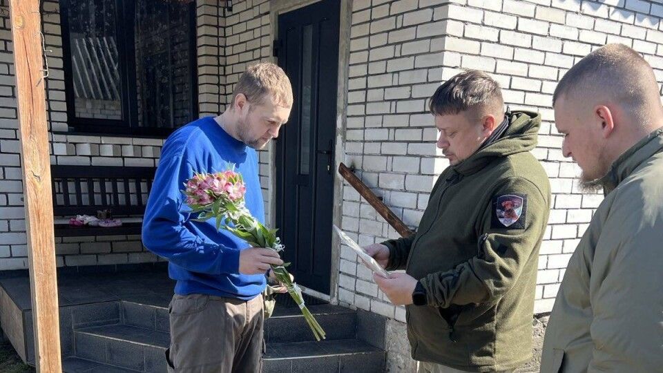 На Волині сину зниклого безвісти воїна вручили його медаль
