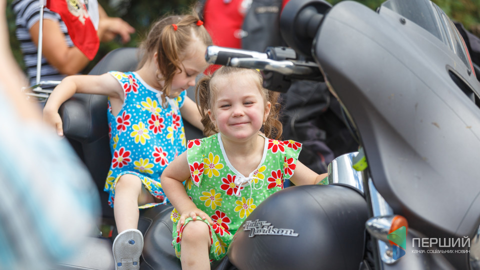 Harley-Davidson та щасливі маленькі лучани: у центрі міста - польські байки. ФОТО
