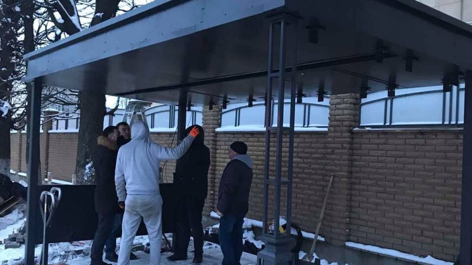 У Луцьку почали встановлювати «розумні» зупинки