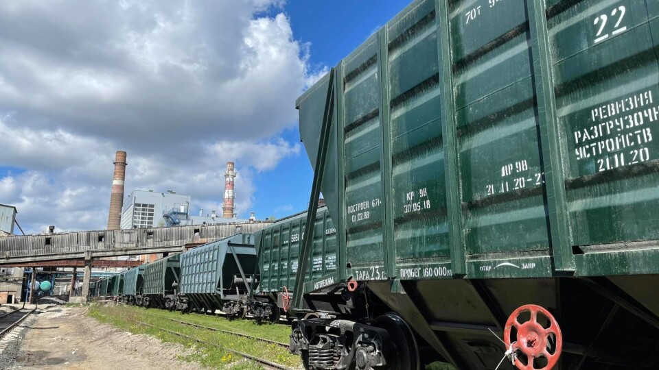 На Гнідавський цукровий завод уже завезли тростину