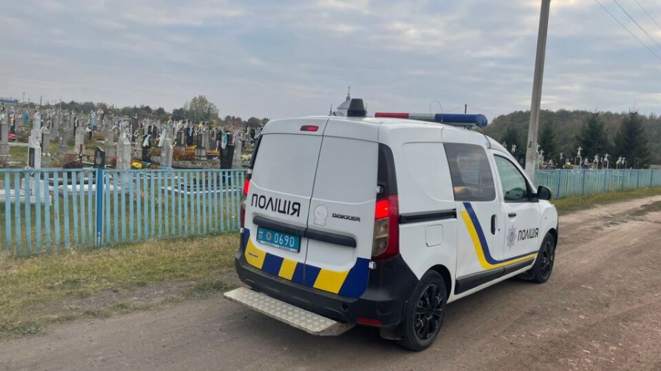 У Нововолинську шукають винних у катуванні тварин. Поліція проводить рейди на кладовищі
