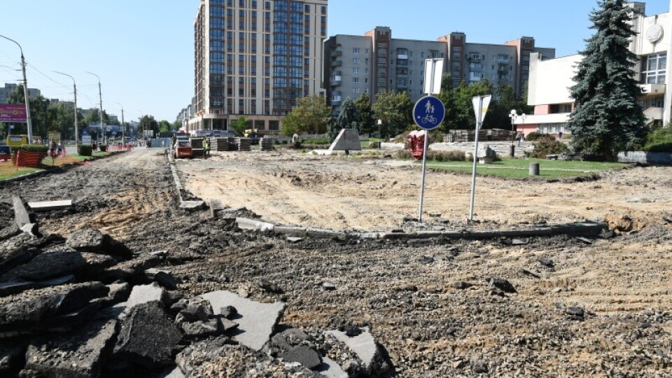 Коли завершать реконструкцію площі перед РАЦСом
