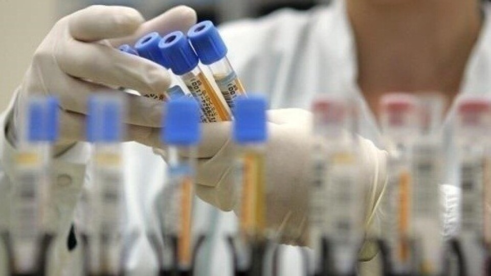 В Україні – вже майже 900 випадків коронавірусу