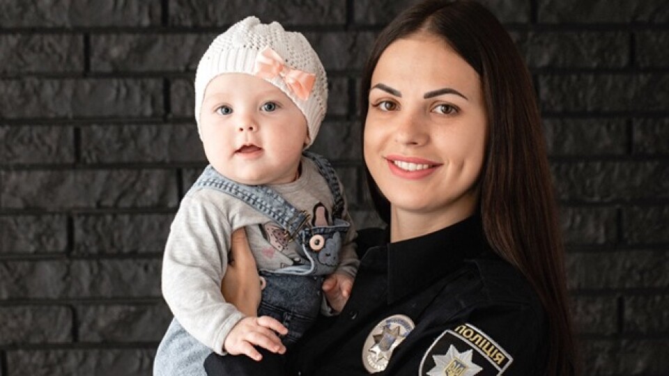 Мами-поліцейські і їх діти. Позитивна фотосесія від патрульної поліції