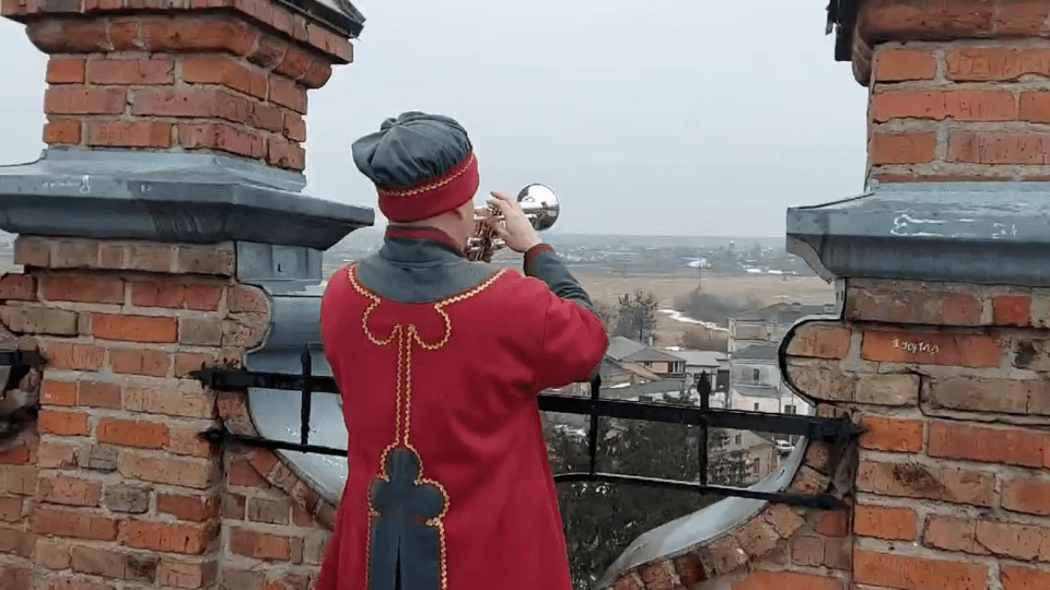Як сурмить кликун. Показали відео із вежі Луцького замку