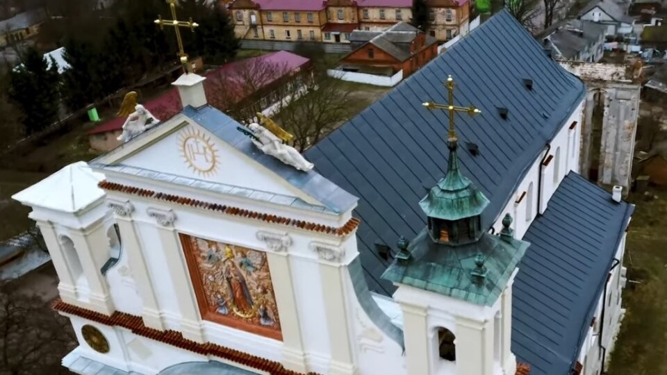 Як відреставрували костел в Олиці. Відео з висоти