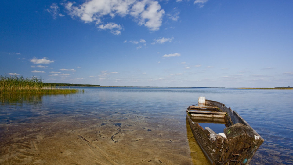 На Волині фірма захопила озеро