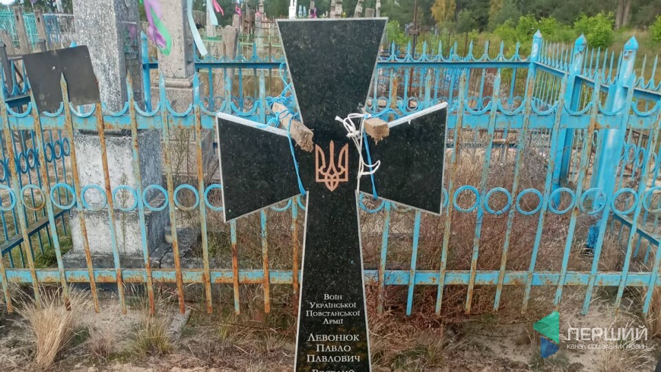 «Коли ви вмирали, вам дзвони не грали». У Самарах відновили могилу повстанця «Веселого»