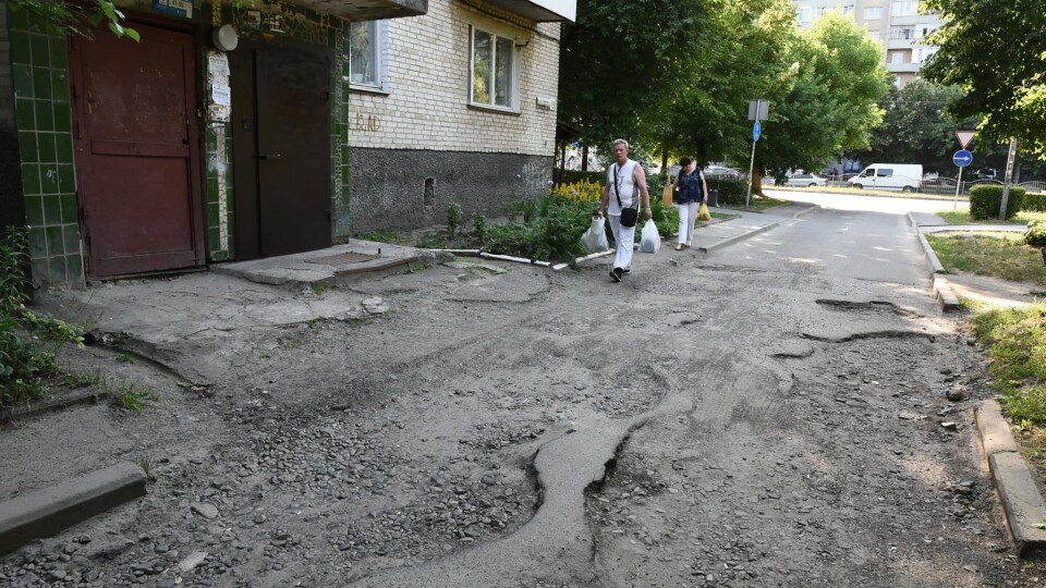 У Луцьку відремонтують «один з найгірших дворів»