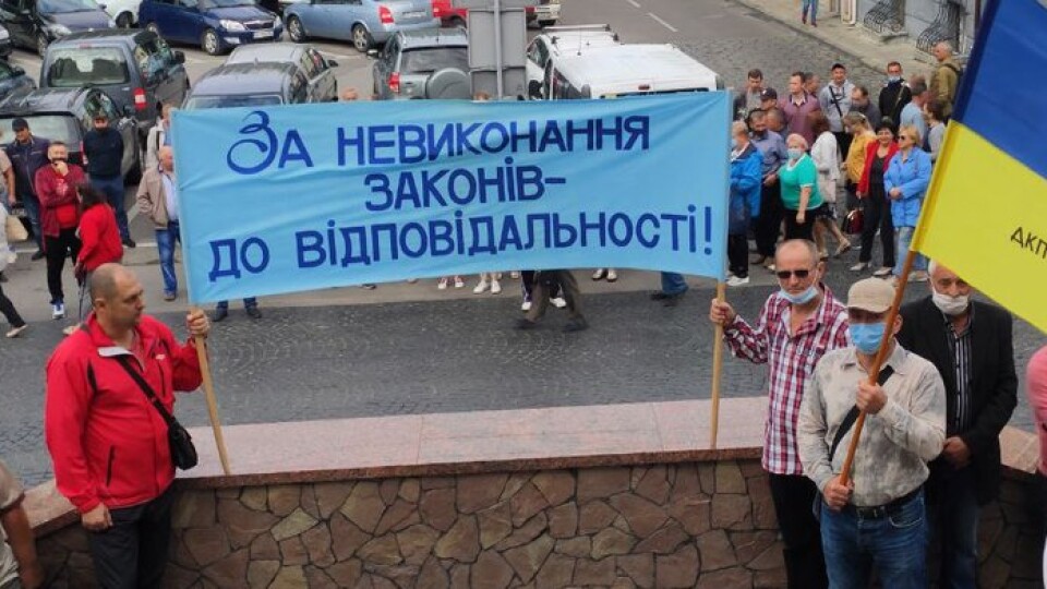 Під Луцькрадою тепловики вимагали виплатити їм зарплату. ФОТО
