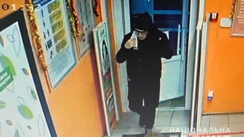 Поліція розшукує чоловіків, яких підозрюють у крадіжках. Просять впізнати їх
