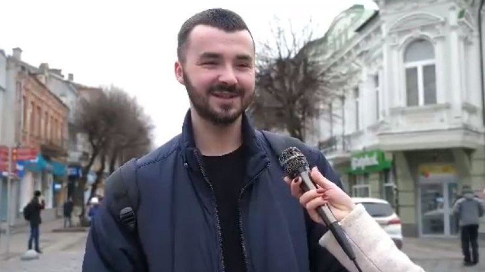 «Я спорчу бюлетень». У луцької молоді розпитали, як вони будуть голосувати. ВІДЕО
