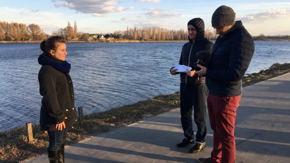 Юна волинянка попросила 1 гривню в Порошенка і Зеленського. ВІДЕО