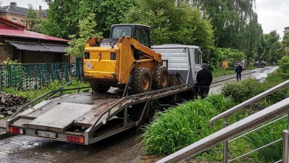 У Луцьку біля дитсадка ведуть незаконні земельні роботи