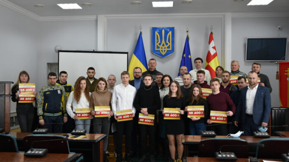 По 3200 гривень щомісяця. Луцьким спортсменам вручили сертифікати на стипендії