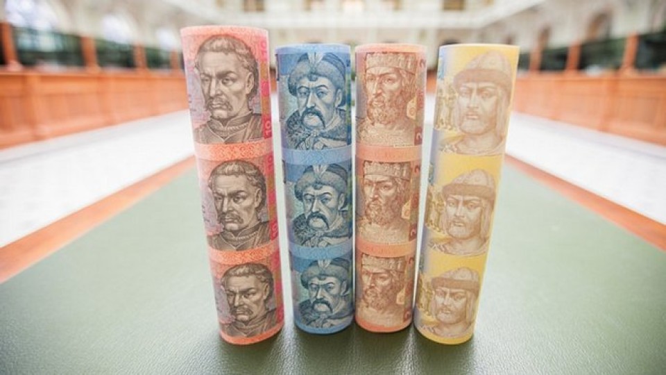 Нацбанк почав продавати гривні  в рулонах