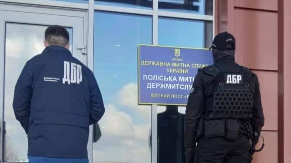 На митному посту «Луцьк» – обшуки. Підозрюють незаконне розмитнення автівок