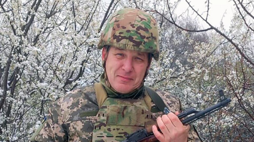 Малював пейзажі, які тепер захищає зі зброєю: історія воїна-художника