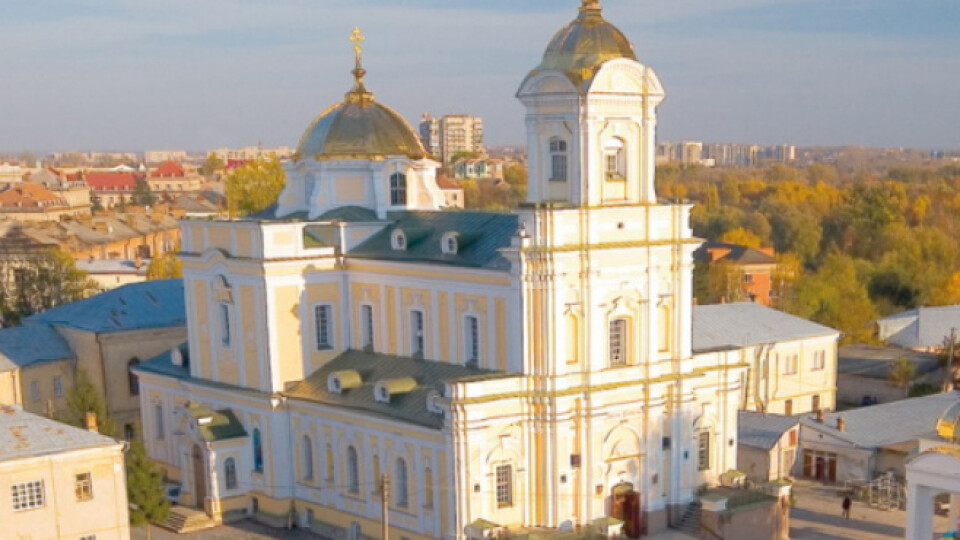 У Луцьку в Свято-Троїцькому соборі буде бомбосховище. В інших храмах також можна сховатись