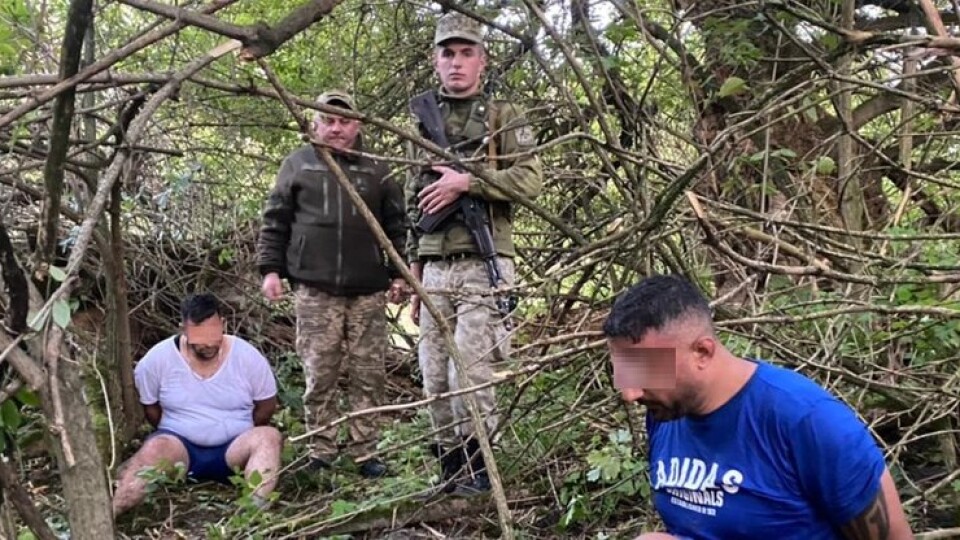 На Волині затримали нелегалів з Лівану. Вони втікали через річку, але течія повернула їх до берега