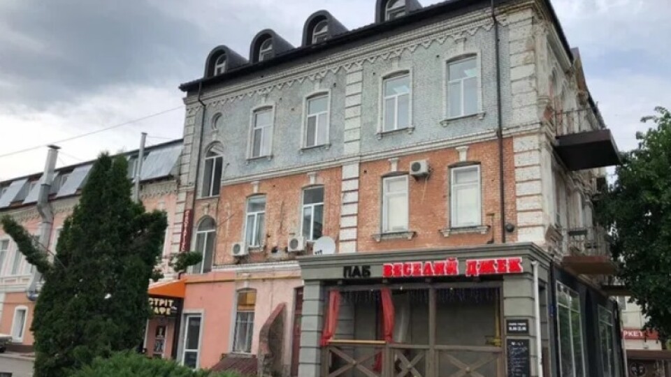 Продають будівлю колишнього готелю в центрі Луцька. Хочуть 260 тисяч доларів