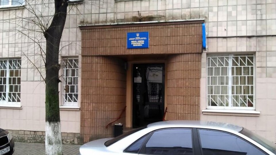 Луцьку стоматполіклініку закрили на карантин, бо на коронавірус захворів лікар