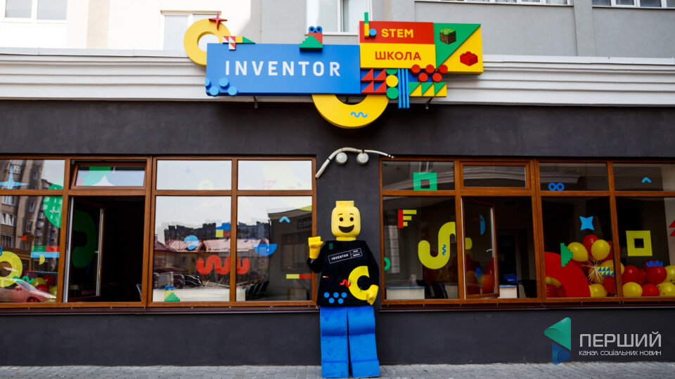 У Луцьку відкрили школу Inventor. Там діти складають роботів і вчаться будувати мости