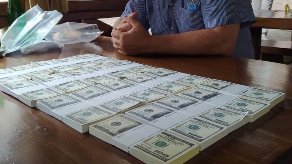 Лучанина, який «продавав» посаду міністра за 200 тисяч доларів, відправили за ґрати