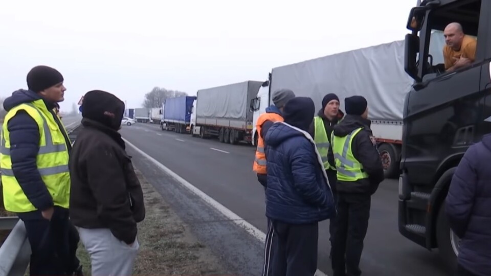 На «Ягодині» – багатокілометрові черги вантажівок