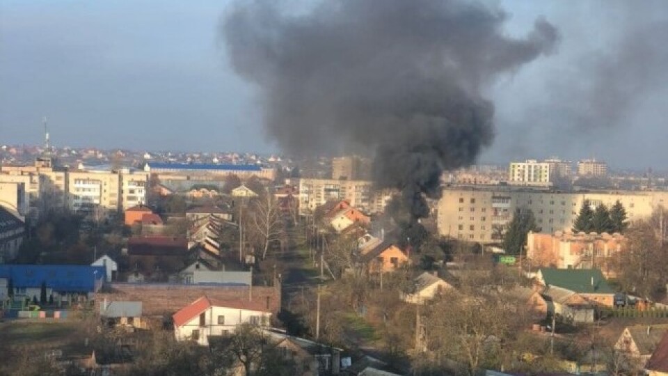 Під час пожежі в Луцьку згоріли автомобіль і гараж