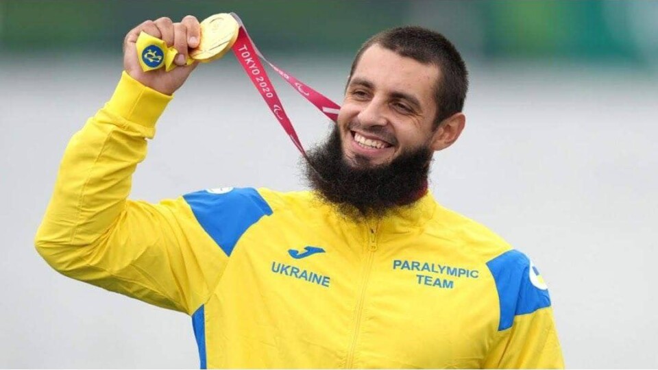 «Перевершили цифру нашої мрії». Волинський спортсмен продав «золото» олімпіади, щоб допомогти ЗСУ