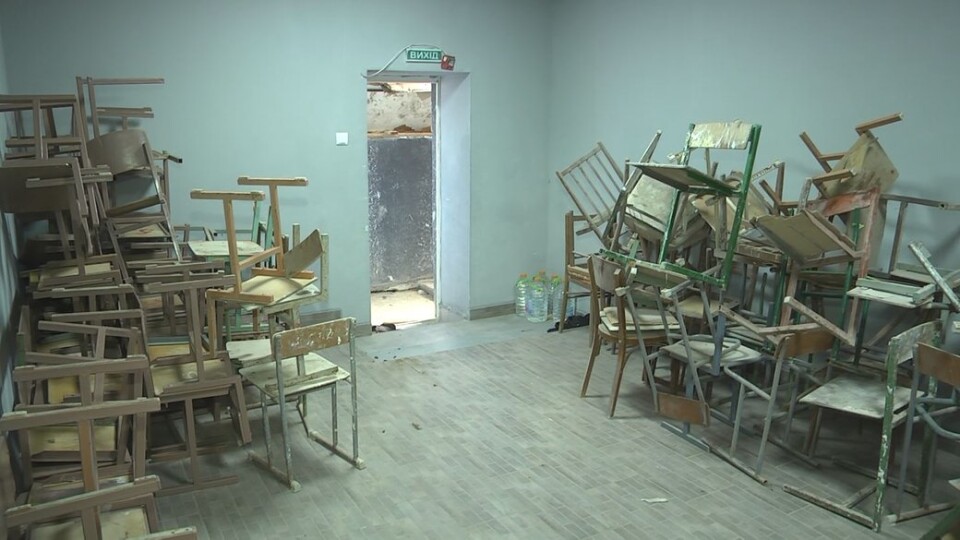 Лавки, парти та санвузли: як у ліцеї в Зимному облаштовують укриття