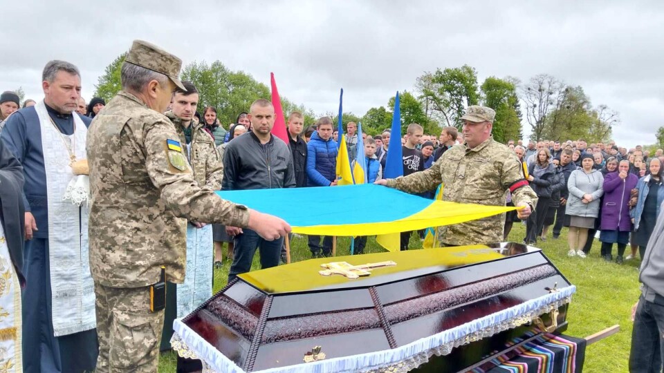 Громада на Волині віддала останню шану полеглому Герою. ФОТО