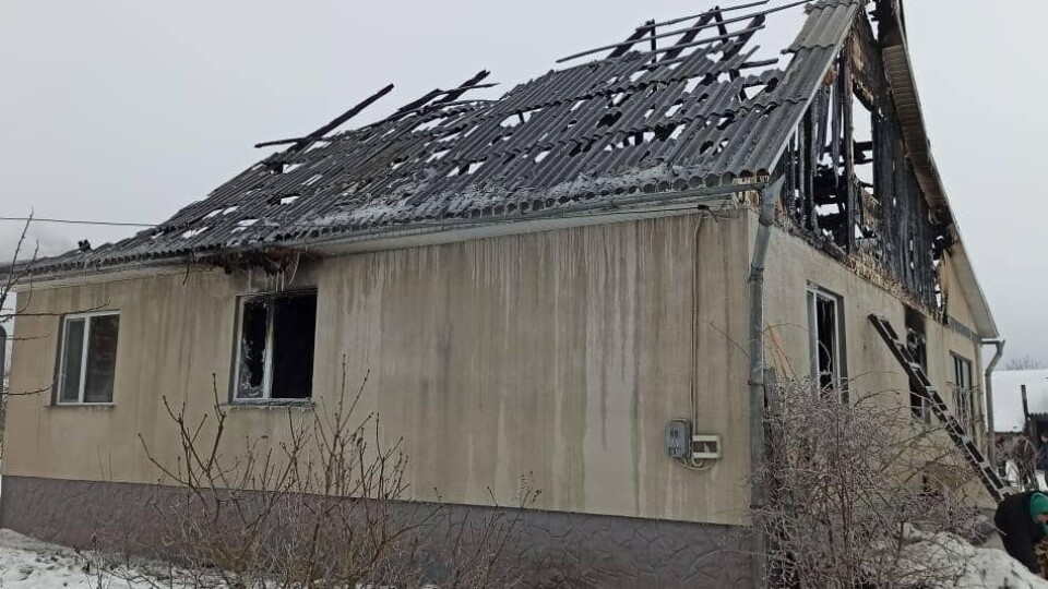 Без даху над головою залишилось 5 людей. Просять допомогти родині поліцейського з Волині
