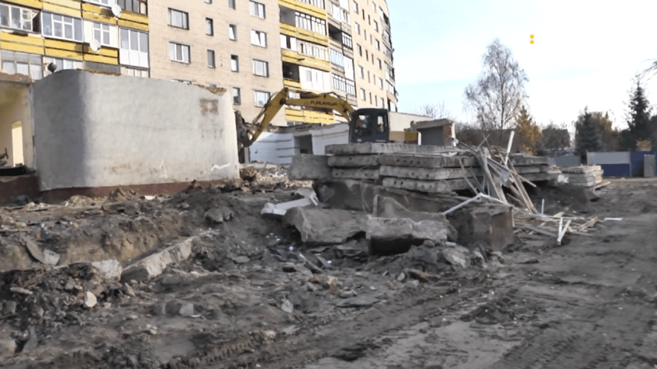 У Луцьку зносять приміщення, де була профспілкова бібліотека