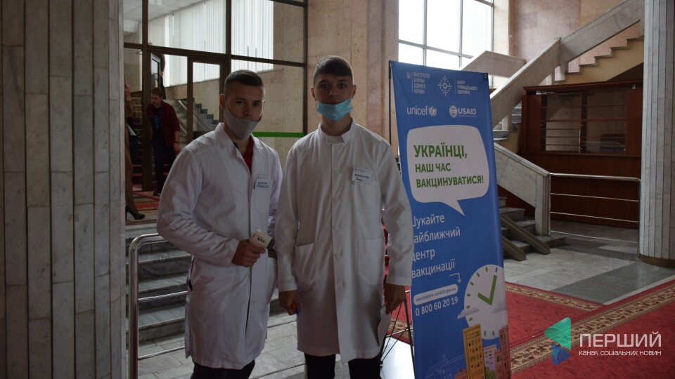 Волинських депутатів і чиновників вакцинують в облраді