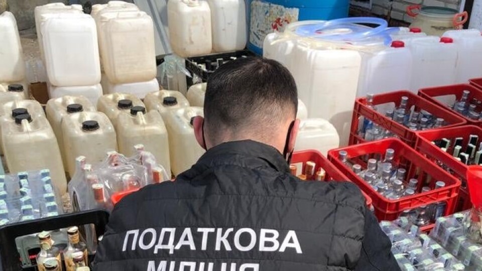300 літрів спирту та 50 фальсифікату: у Луцьку викрили підпільний цех