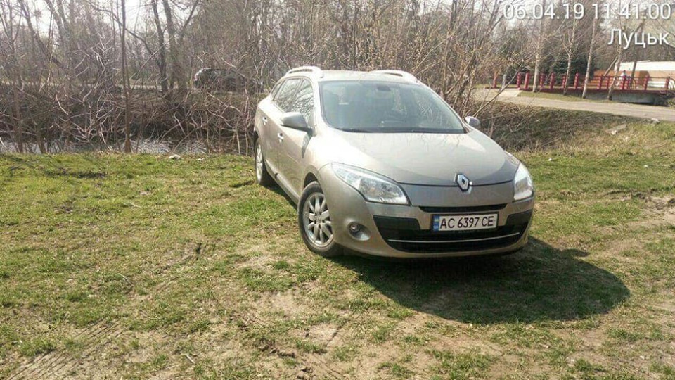 У Центральному парку та Теремно  ловили водіїв, які понівечили газон. ФОТО