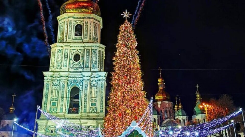 Які головні ялинки в обласних центрах України