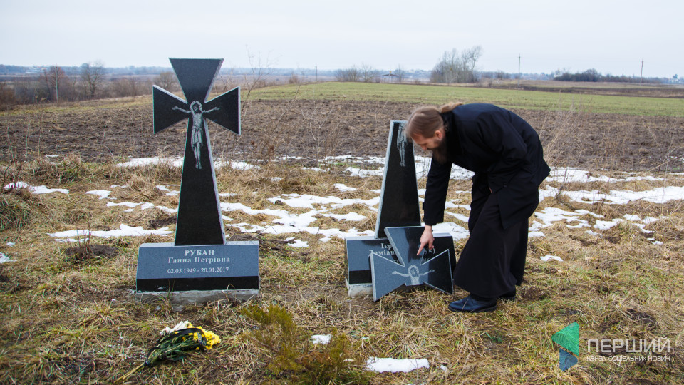 У Жидичині втретє за рік розбили пам’ятник на могилі монаха. ФОТО