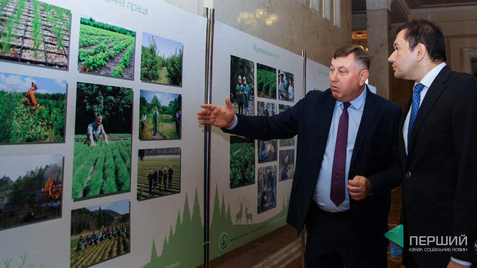 Володимир Бондар відкрив фотовиставку про ліс у Верховній Раді