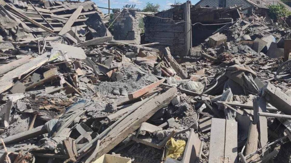 Госпіталізували п'ятеро людей: деталі влучання уламків в будинок у Дубовому