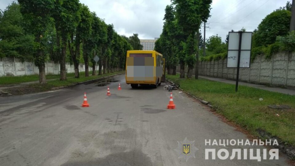 У Луцьку маршрутка на смерть збила велосипедиста