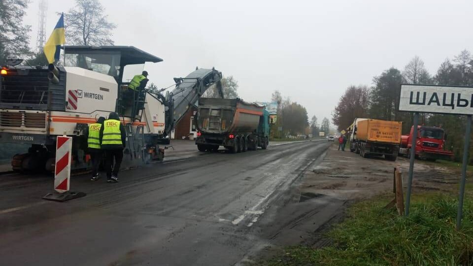 Почали ремонтувати дорогу на Світязь