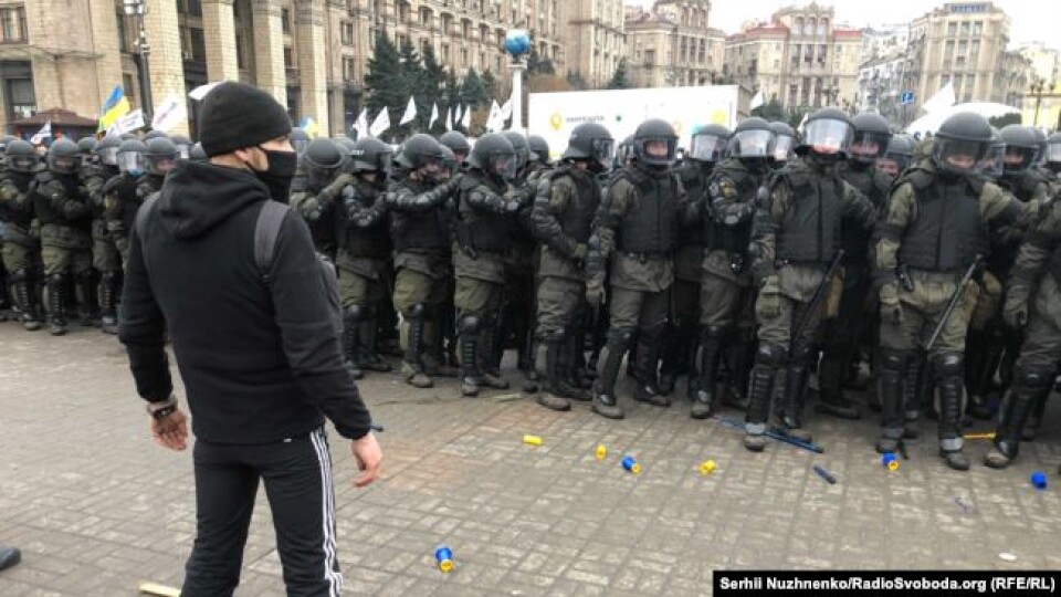 У Києві відбувається мітинг підприємців. Почались сутички з поліцією. ФОПи встановлюють намети