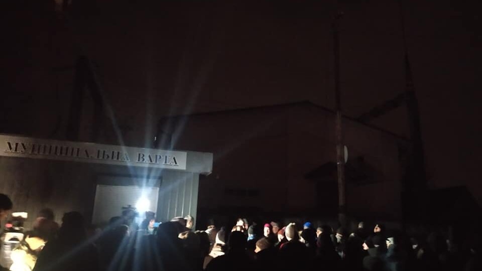 Багато підприємців, поліція і Сиротинська. Муніципали вивезли свій контейнер зі Старого ринку